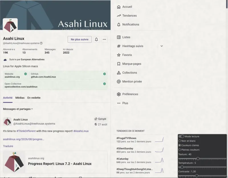 Capture de la page Mastodon d'Asahi Linux avec le composant Lecture e-ink sur le bureau KDE Plasma, en mode couleurs claires
